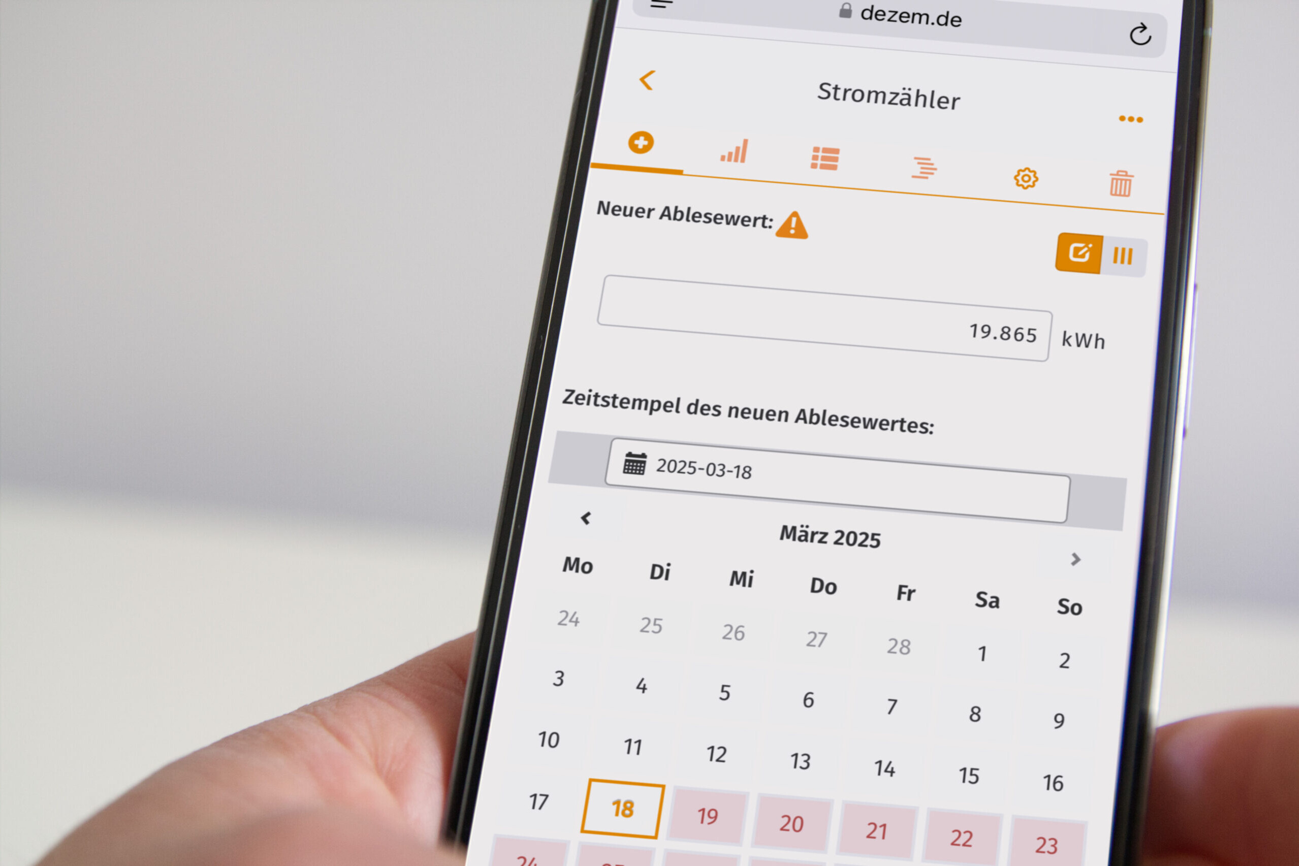 La lectura del contador de electricidad se introduce manualmente a través del módulo de registro de contadores del software de gestión energética deZem. Se gestiona mediante listas que incluyen función de calendario y comprobación inmediata de la plausibilidad de los valores medidos.